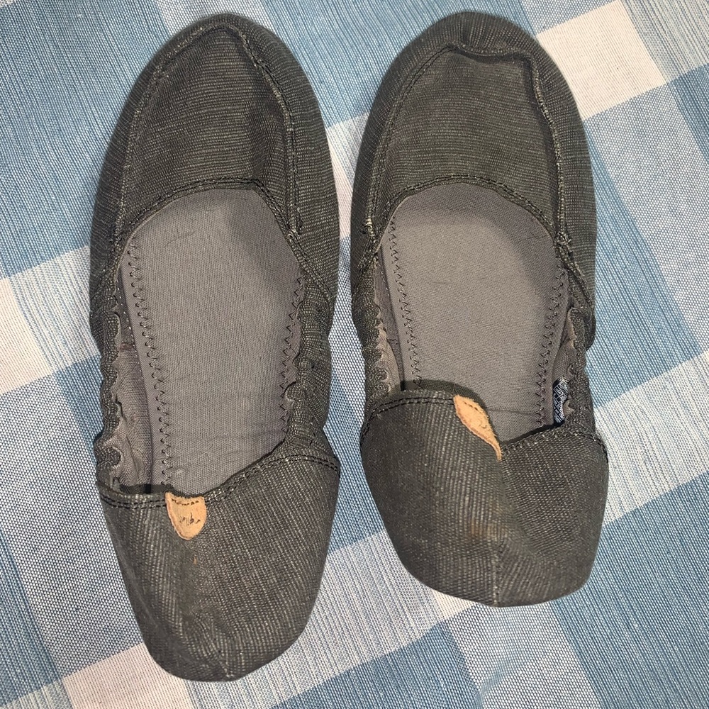 Size 9 Grey Sanuk Flats
